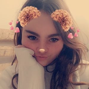 Meet your Posher, Aglaée